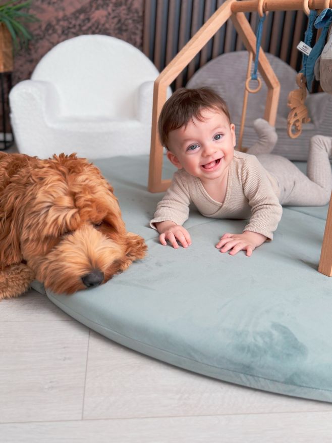 Kvalitní hrací podložka v designu, který se vám hodí do interiéru a z materiálu, který budete milovat i vy ❤️ najdete na...